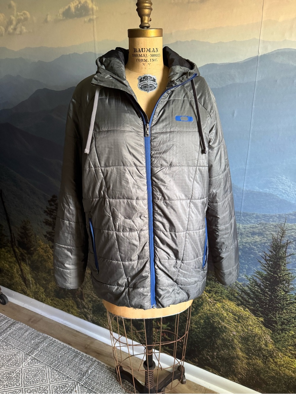 Oakley Gray Hooded Puffer Jacket with Blue Accents